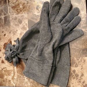 Gray hat, glove, and scarf set